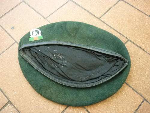 COMMANDO BERET - COMPLETE WITH BADGE AND 'BALKIE'- LINER INTACT