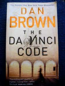 The Da Vinci Code by DAN BROWN Brand New Paperback!