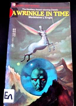 A Wrinkle in Time by MADELEINE L'ENGLE - Don't Miss Out On This Vintage Novel!!! See pic.