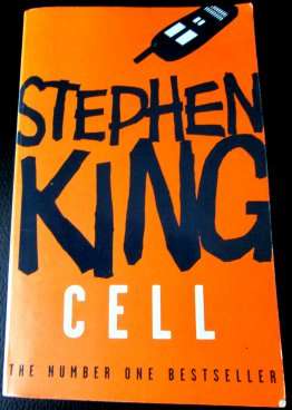 Cell by STEPHEN KING - A Practically New Paperback - In Very Good Condition!