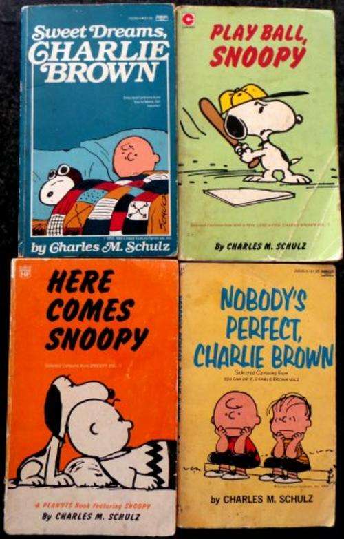 4 X SNOOPY & CHARLIE BROWN BOOKS - In Good Condition - See pic***