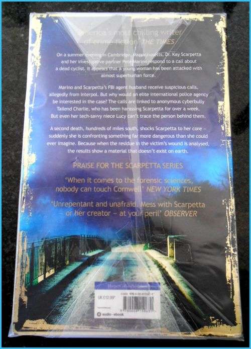 Patricia Cornwell - Chaos - 2016 - Large Softcover - HarperCollins - 385 pages - Excellent Condition