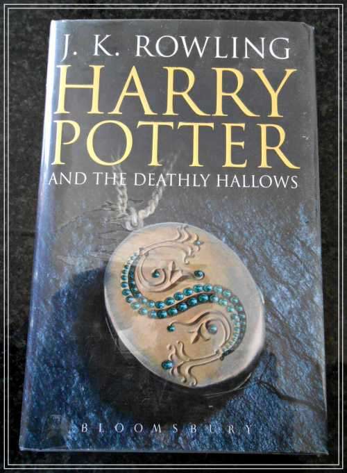 Harry Potter and the Deathly Hallows by J.K. Rowling - First Edition - 2007 - Bloomsbury - VG+ Cond.