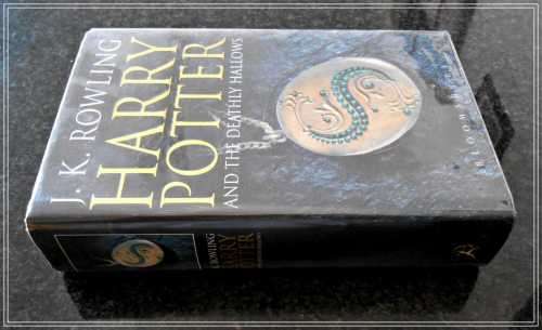 Harry Potter and the Deathly Hallows by J.K. Rowling - First Edition - 2007 - Bloomsbury - VG+ Cond.