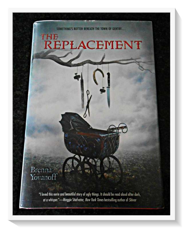 The Replacement by BRENNA YOVANOFF - 2010 - RAZORBILL Press - First US Edition - Cond. B+