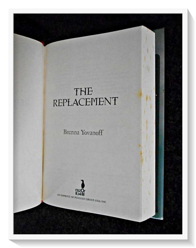 The Replacement by BRENNA YOVANOFF - 2010 - RAZORBILL Press - First US Edition - Cond. B+