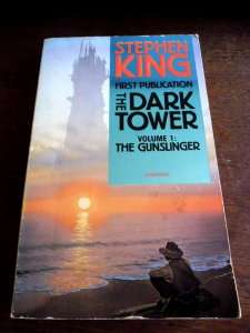 STEPHEN KING - THE DARK TOWER - Oldish Paperback, but in Good Condition - Illustrated Version