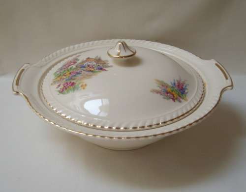VINTAGE JOHNSON BROTHERS 'OLD ENGLISH' VEGETABLE TUREEN & LID c1930's-1950's
