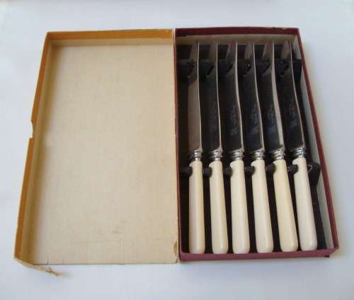 VINTAGE HARRIS MILLER SHEFFIELD STAINLESS STEEL & FAUX IVORY BOXED SET OF SIX TABLE KNIVES