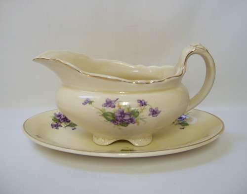 VINTAGE A J WILKINSON ROYAL STAFFORDSHIRE POTTERY 'VIOLETS' RESTORED SAUCE BOAT & UNDER-PLATE c1947+