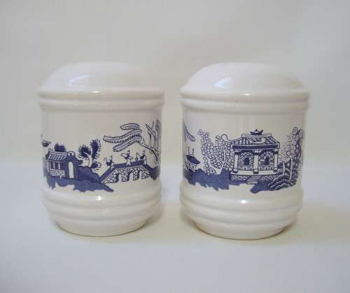BLUE WILLOW SALT & PEPPER SET
