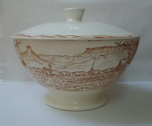 VINTAGE DE SPHINX MAASTRICHT 'VOORTREKKEREEUFEES' 1838-1938 COMMEMORATIVE SERVING TUREEN & LID