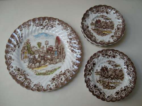 VINTAGE JOHNSON BROS 'COACHING SCENES' 57pc DINNER SERVICE & TEA SET ~ Personal Collection Only!!!
