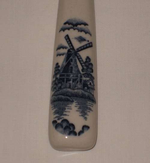 VINTAGE DELFTWARE & STAINLESS STEEL CHEESE SLICER