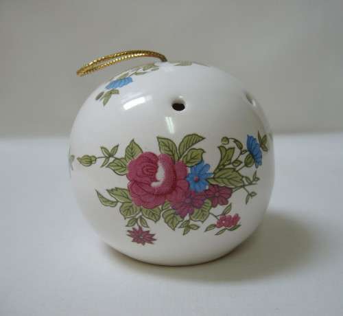 VINTAGE FLORAL POMANDER