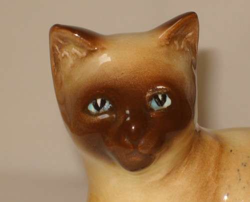VINTAGE SYLVAC SIAMESE CAT FIGURINE