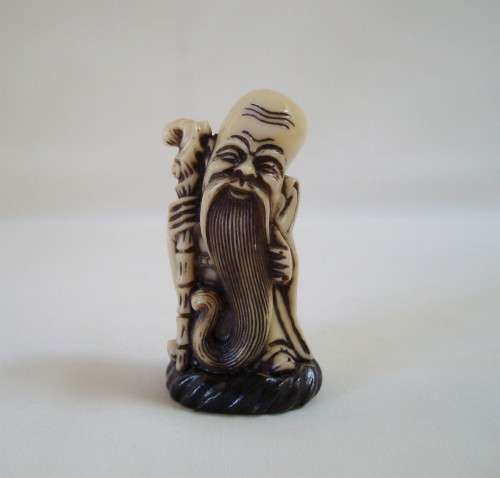 VINTAGE ORIENTAL NETSUKE-STYLE IVORINE OKIMONO FIGURINE
