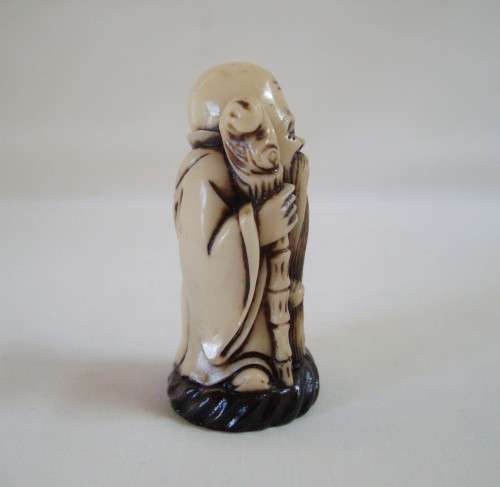 VINTAGE ORIENTAL NETSUKE-STYLE IVORINE OKIMONO FIGURINE