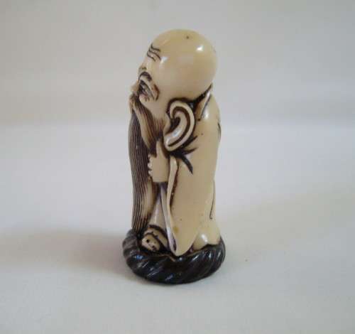 VINTAGE ORIENTAL NETSUKE-STYLE IVORINE OKIMONO FIGURINE