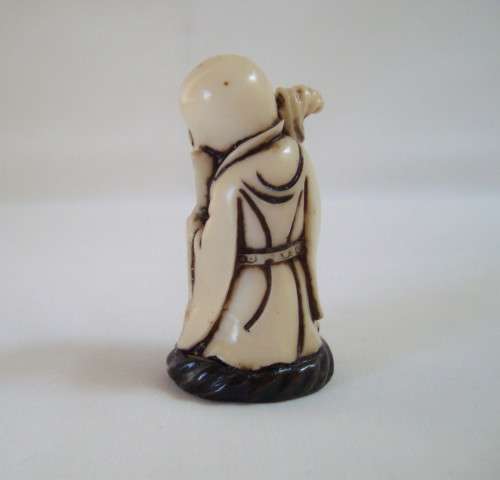 VINTAGE ORIENTAL NETSUKE-STYLE IVORINE OKIMONO FIGURINE