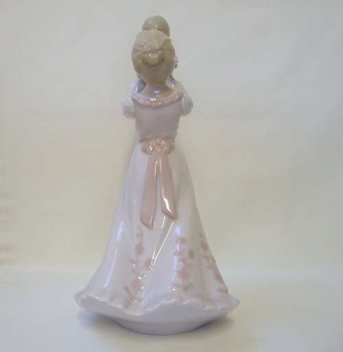 THE LEONARDO COLLECTION LLADRO-STYLE 24.5cm MOTHER & BABY FIGURINE