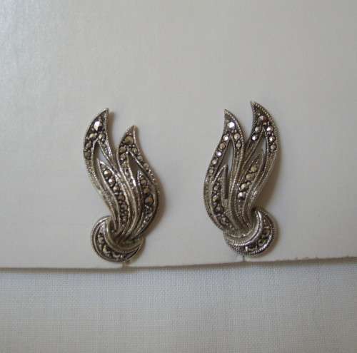 VINTAGE PAIR SILVER-TONE & MARCASITE COSTUME JEWELLERY SCREW-ON EARRINGS c1950's