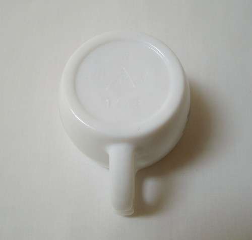 VINTAGE SEAFORTH SCOTCH HEATHER MILK GLASS SHAVING MUG