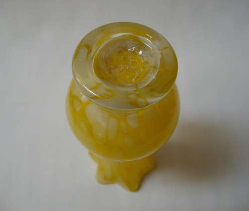 VINTAGE MOTTLED YELLOW & WHITE ART GLASS 14.5cm VASE