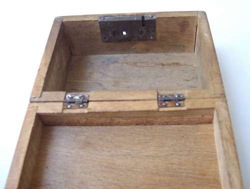 VINTAGE WOODEN SAVINGS MONEY BOX & KEY