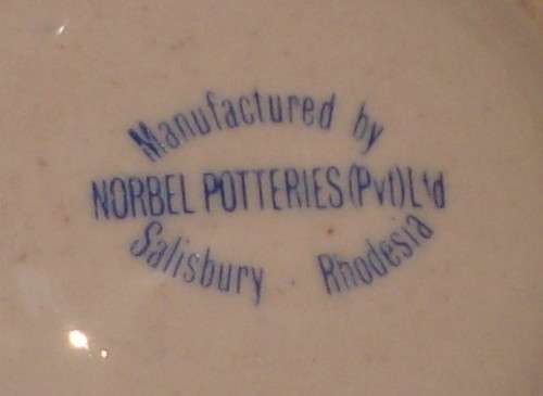 VINTAGE RHODESIAN NORBEL POTTERIES MUSTARD POT & LID