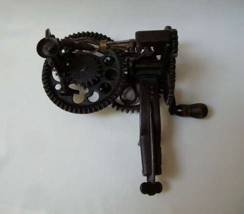 ANTIQUE AMERICAN SINCLAIR SCOTT CAST IRON TABLE-MOUNT HAND CRANK APPLE PEELER c1880s