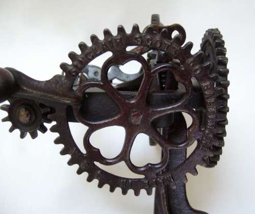 ANTIQUE AMERICAN SINCLAIR SCOTT CAST IRON TABLE-MOUNT HAND CRANK APPLE PEELER c1880s