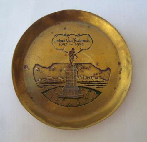 VINTAGE JOHAN VAN RIEBEECK TERCENTENARY FESTIVAL 1652-1952 COMMEMORATIVE BRASS PIN DISH