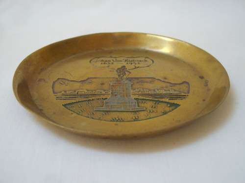 VINTAGE JOHAN VAN RIEBEECK TERCENTENARY FESTIVAL 1652-1952 COMMEMORATIVE BRASS PIN DISH