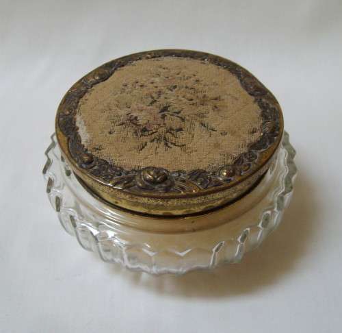 VINTAGE REGENT PRODUCTS GLASS POWDER BOWL & COVER