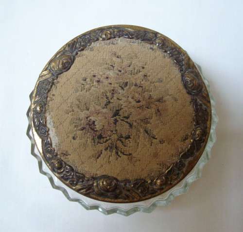 VINTAGE REGENT PRODUCTS GLASS POWDER BOWL & COVER
