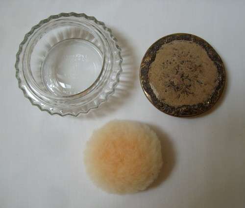 VINTAGE REGENT PRODUCTS GLASS POWDER BOWL & COVER