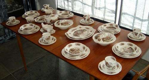 JOHNSON BROS 'ROYAL HOMES OF BRITAIN' SIX PLACE SETTING DINNER & TEA SET c1950's