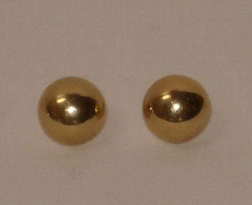 A PAIR OF 9ct GOLD HALF BALL STUD EARRINGS c1970's