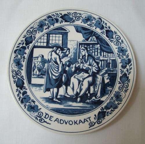 ROYAL DISTEL DELFT 'DE ADVOKAAT' PLATE