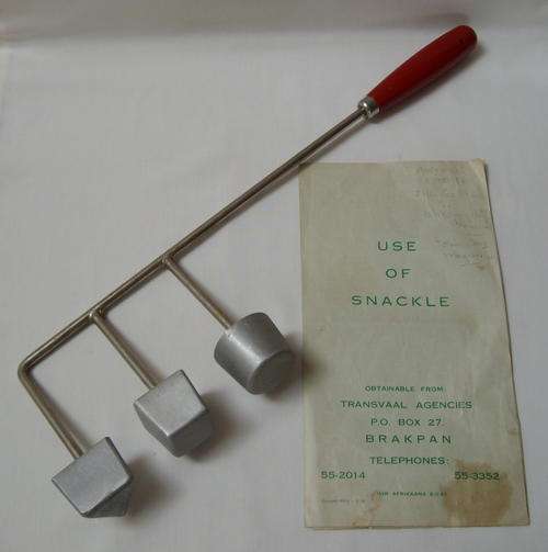 VINTAGE SNACKLE IRON c1958