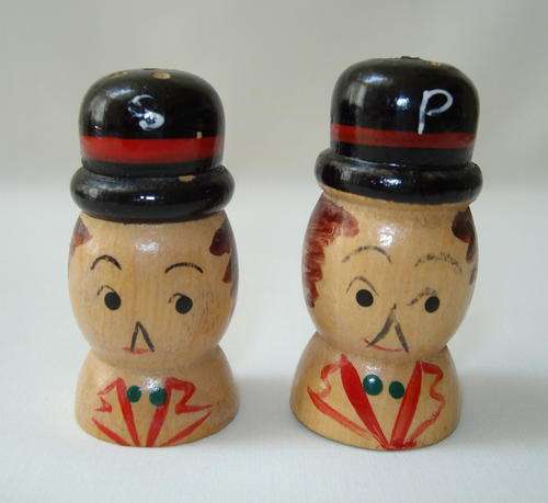 VINTAGE WOODEN 'GENTLEMEN' SALT & PEPPER SET c1950's