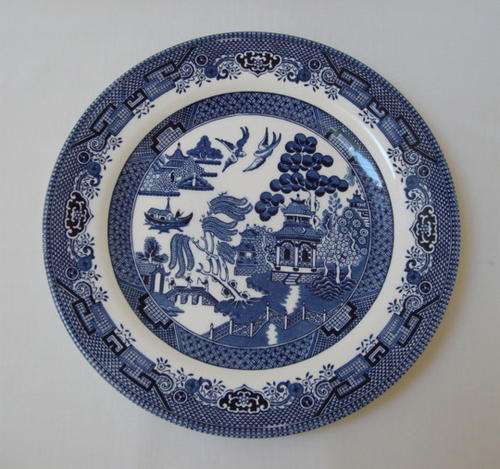 SET OF SIX CHURCHILL CHINA BLUE WILLOW PATTERN DINNER PLATES