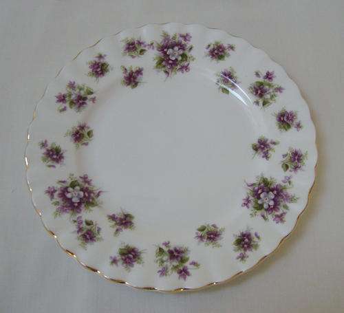 VINTAGE ROYAL ALBERT 'SWEET VIOLETS' TEA PLATE