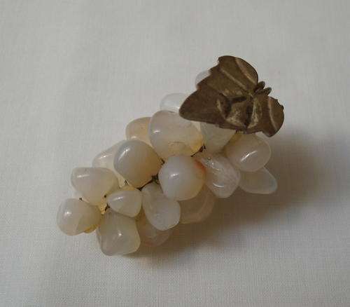 VINTAGE SEMI-PRECIOUS GEMSTONE BUNCH OF GRAPES