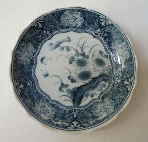 VINTAGE IMARI PORCELAIN 12cm SHALLOW BOWL
