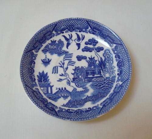 VINTAGE MADE IN OCCUPIED JAPAN BLUE WILLOW 14cm SAUCER c1940's (1 of 2 available)