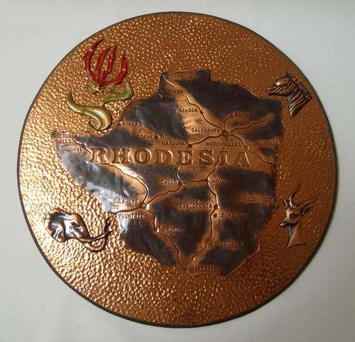 VINTAGE COPPER RHODESIAN ROUND PLAQUE WALL HANGING c1970's