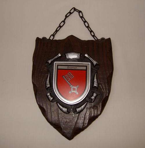 VINTAGE GERMAN 'BREMEN' WOODEN SHIELD SOUVENIR WALL HANGING