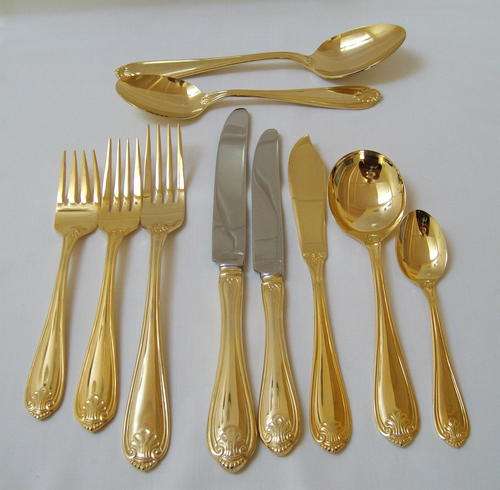 VINTAGE TABLE CLASSICS 74pc ~ 8 PLACE SETTING GOLD PLATED CUTLERY SET